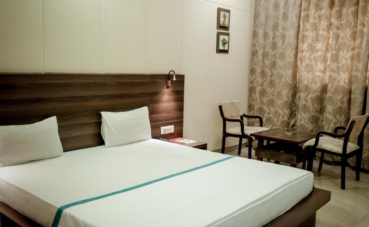 Hotel Highway King Behror ภายนอก รูปภาพ
