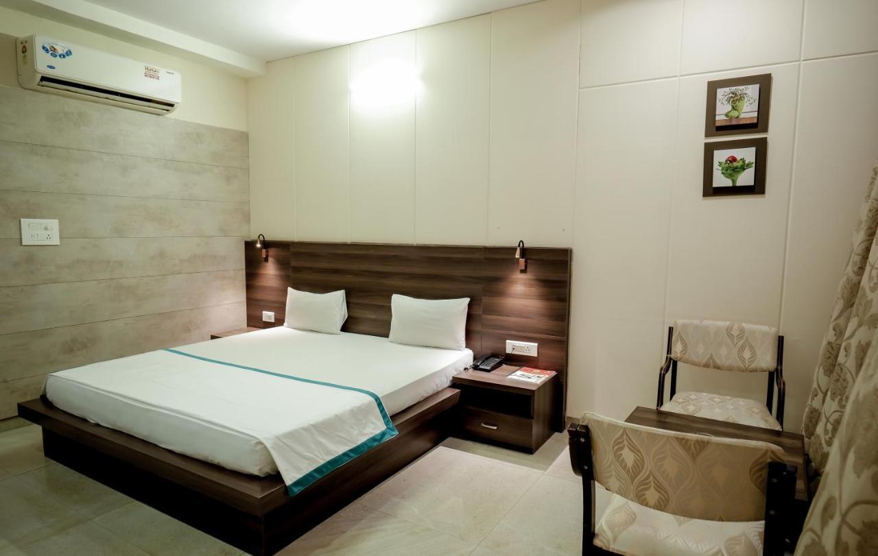 Hotel Highway King Behror ภายนอก รูปภาพ