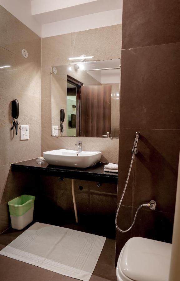 Hotel Highway King Behror ภายนอก รูปภาพ